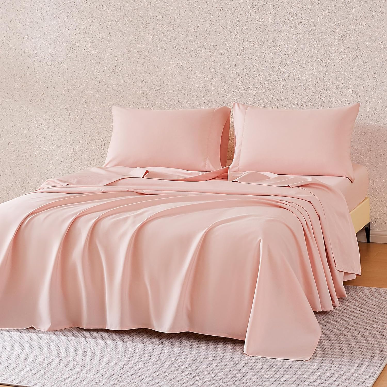 Amazon Basics Cationic Microfiber 4-Piece Sheet Set, Wrinkle Free and Easy Fit, 1 Flat Sheet, 1 Fitted Sheet and 2 Pillowcases, Queen, Pink